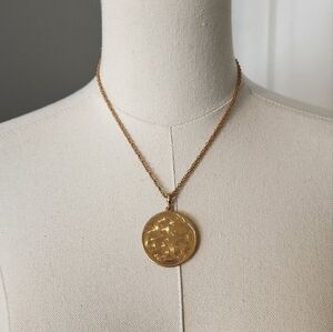 NWOT Lia Sophia Gold pendant necklace
